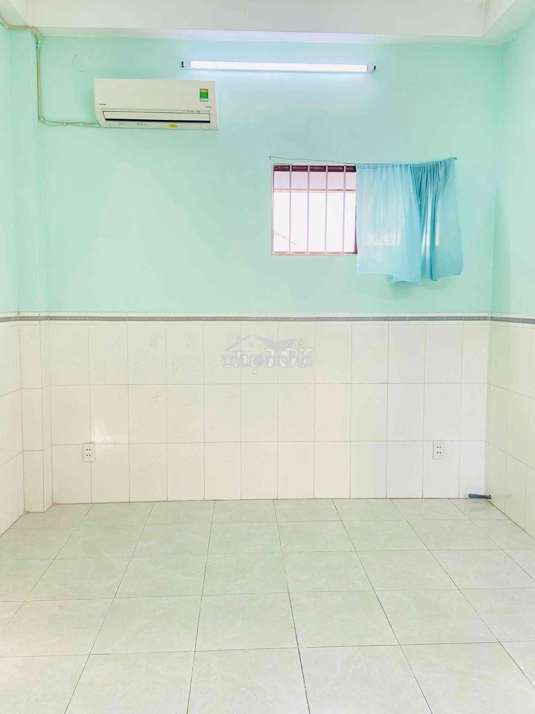 Phòng mới có 3 cửa sổ lớn, máy lạnh-gần chợ bà chiểu 22m2 - 2