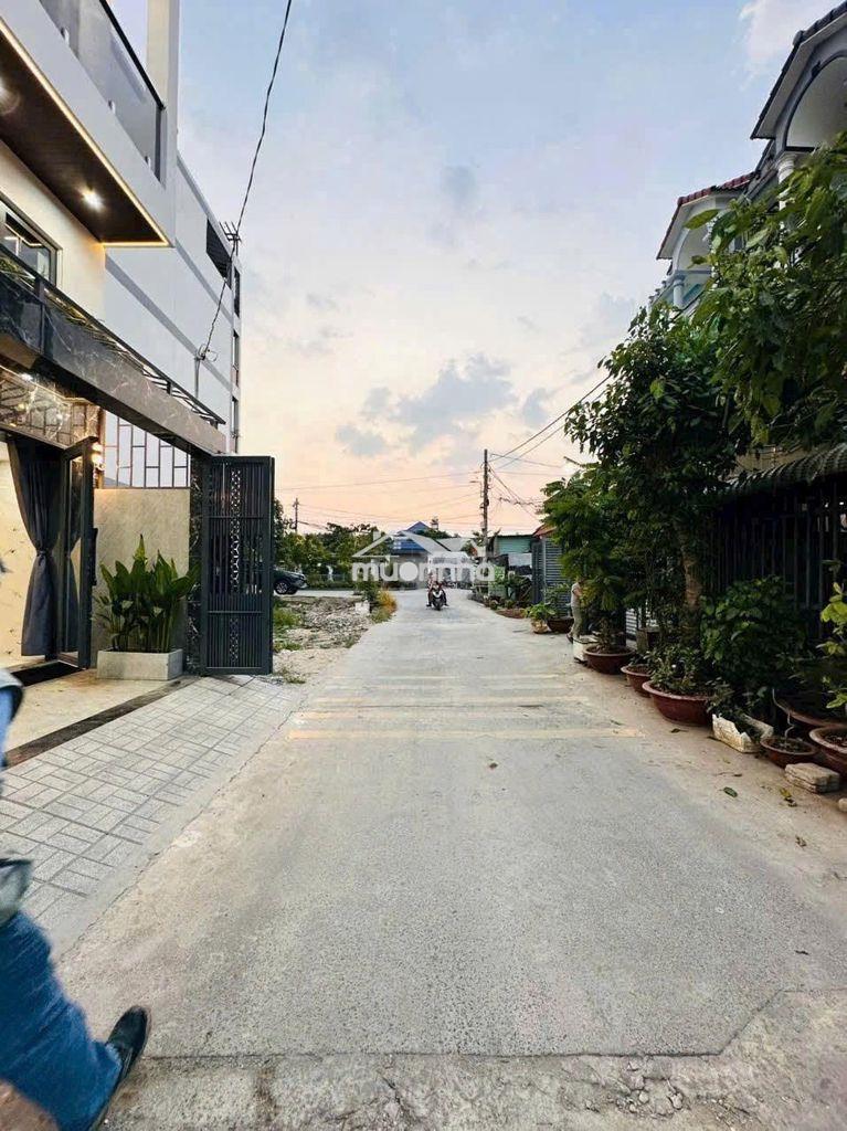 Cần bán nhà phố liên kế mặt tiền thạnh lộc 39 quận 12