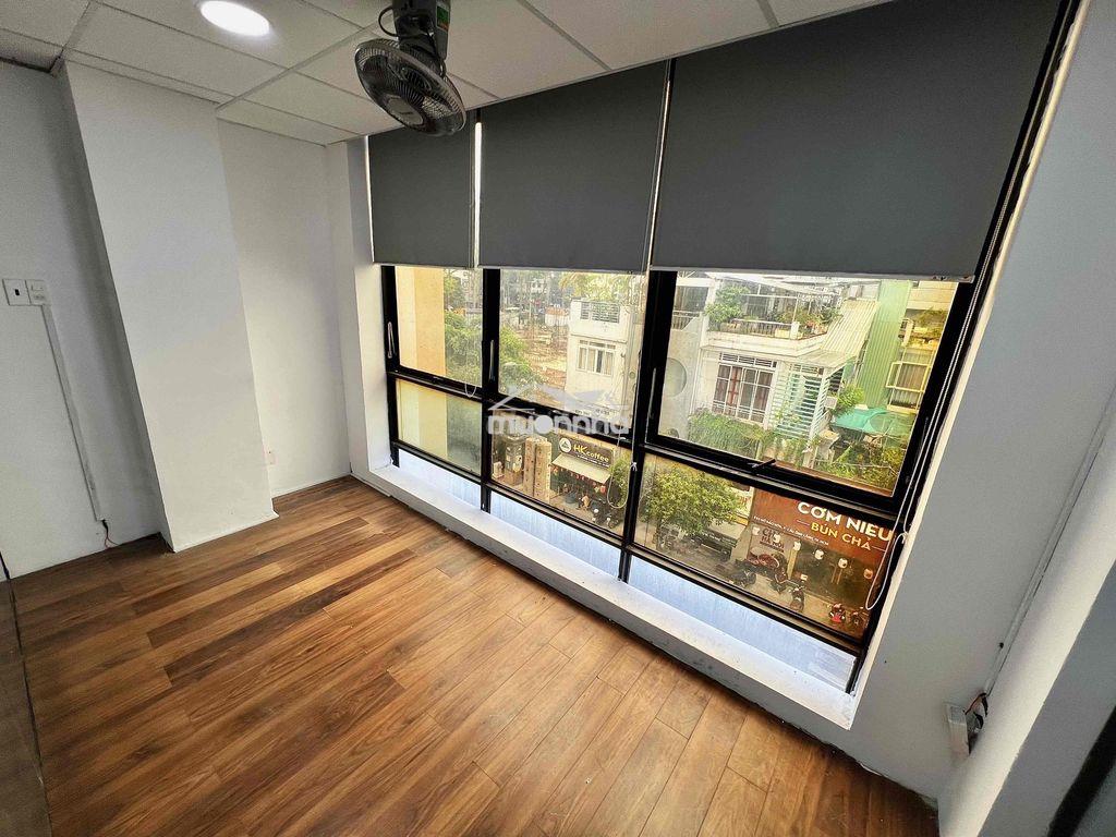 Văn phòng cho thuê 100m2 mặt tiền quận 1 - 3
