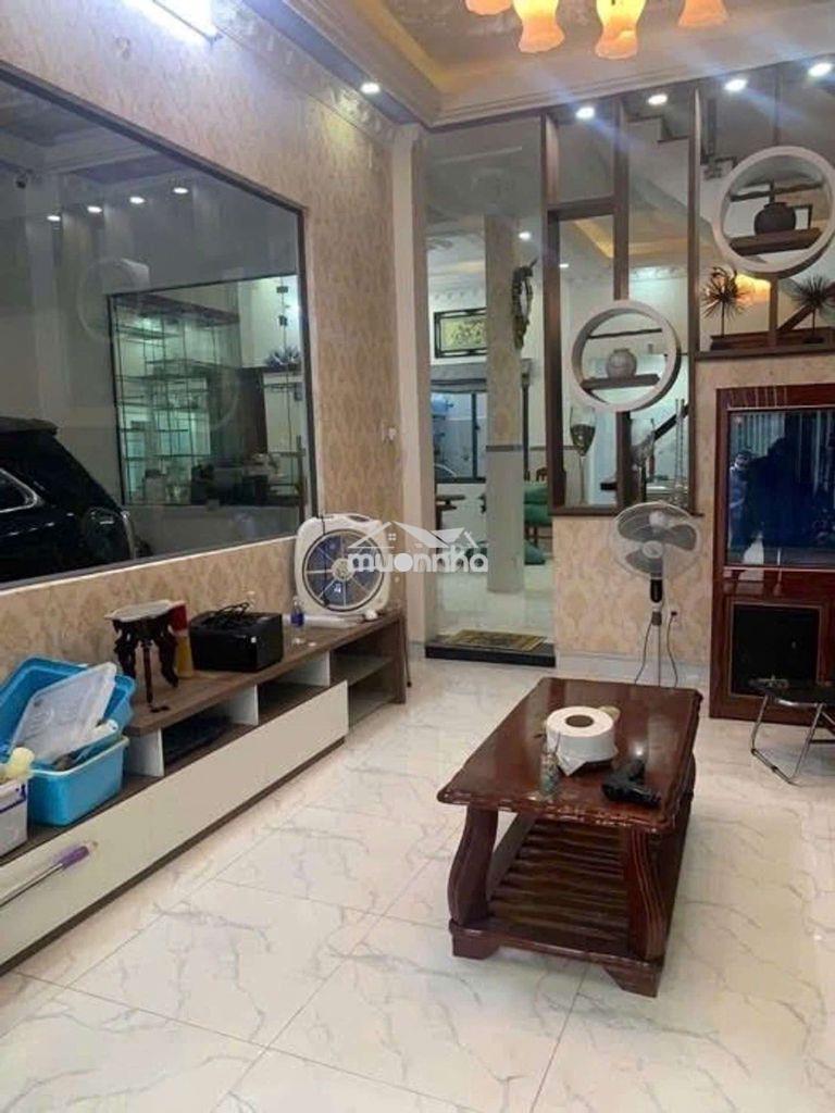 Biệt thự cần bán 80m x 3 tầng xe hơi để được vào sân nhà.