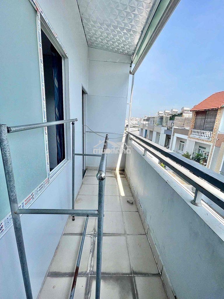 Ban công full nội thất sau gigamall - 4