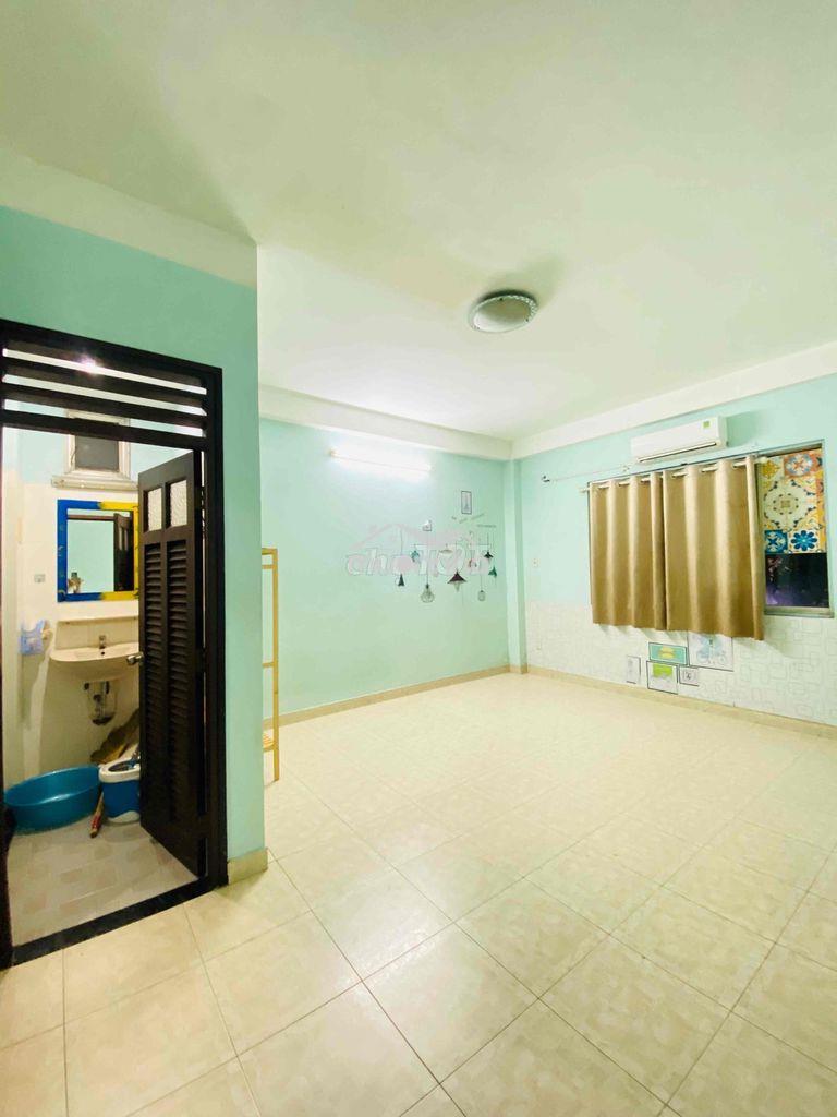 Phòng trọ có nhà vệ sinh riêng cửa sổ thoáng mát hoà bình đầm sen - 2