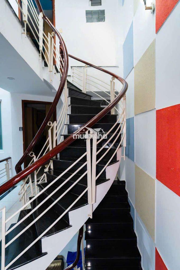 Văn phòng full nội thất quận 7 200m2 - 4