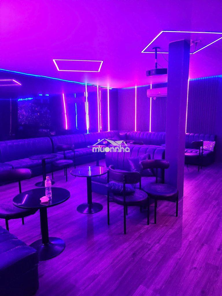 Hot !!! mặt tiền lầu 1 dt 130m 2 ban công khu phố tây bùi viện q1