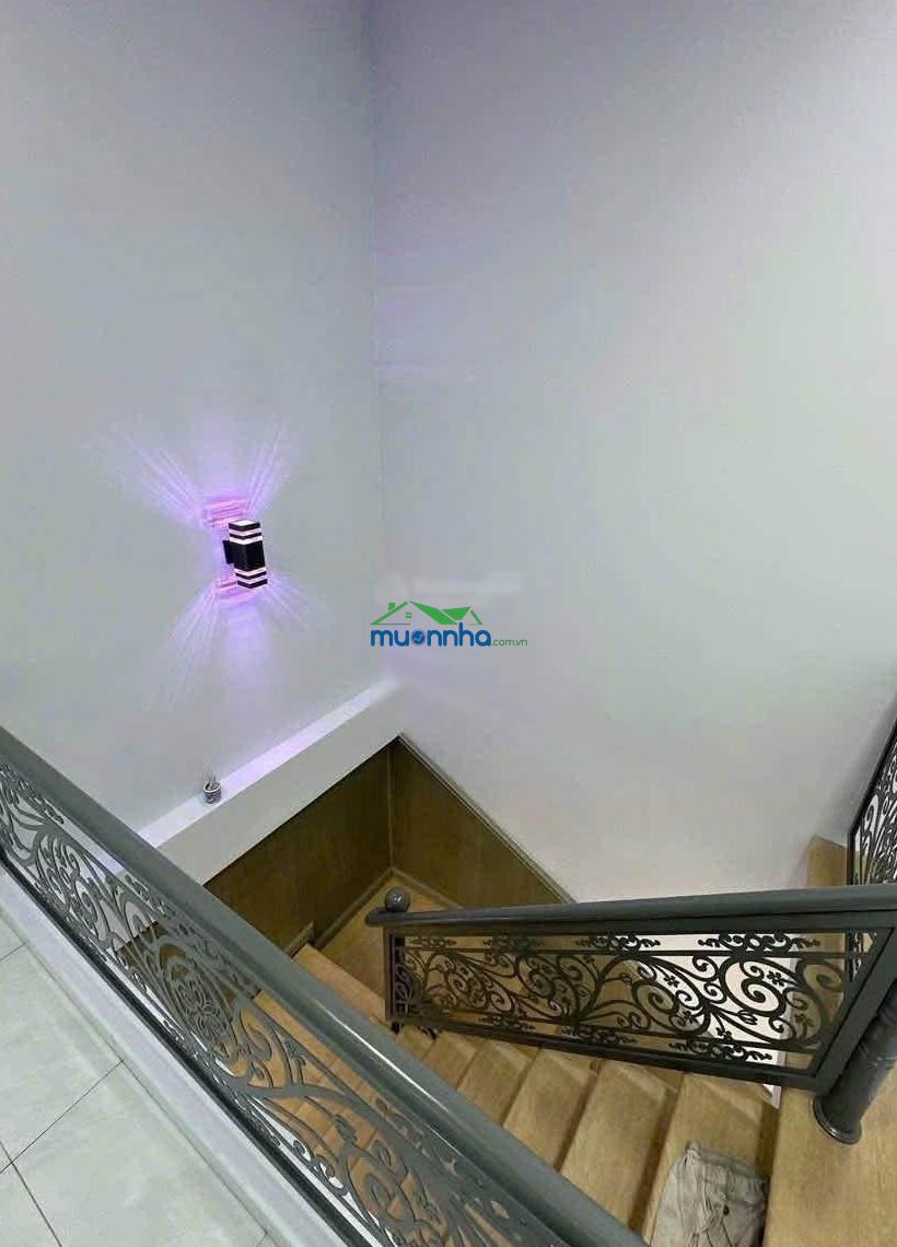Nhà mới xây 100m², 2 lầu ngay đường lý thường kiệt. thị trấn hóc môn