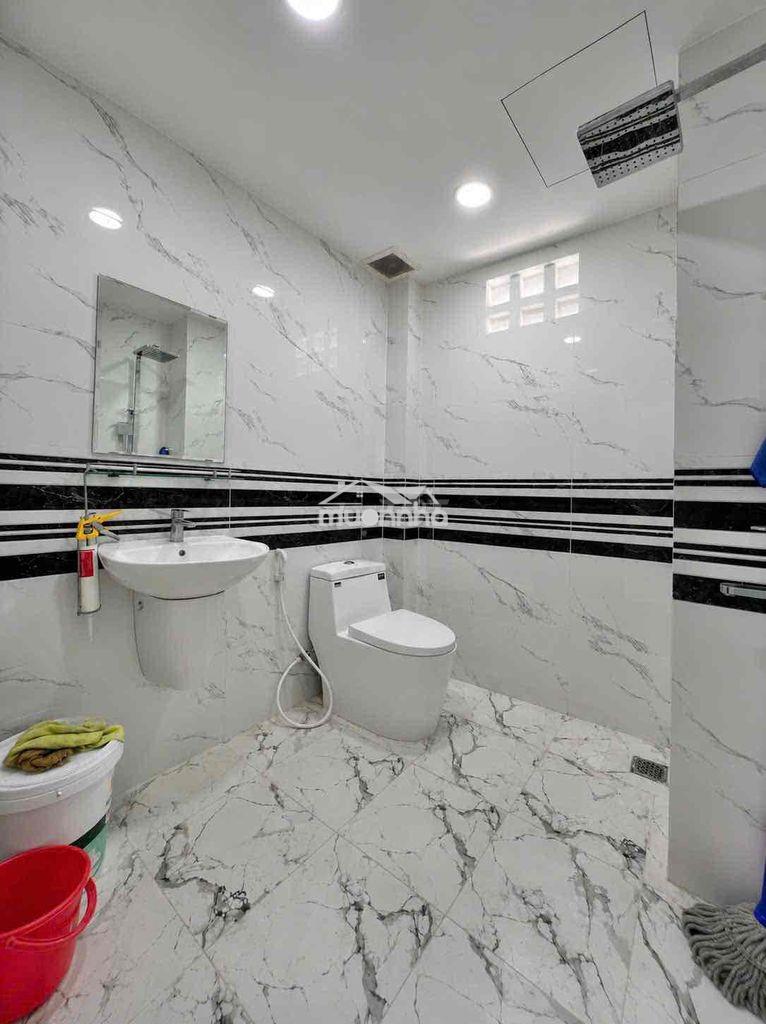 Cho thuê 1 phòng mặt tiền đường bùi hữu nghĩa sát q1 - 4
