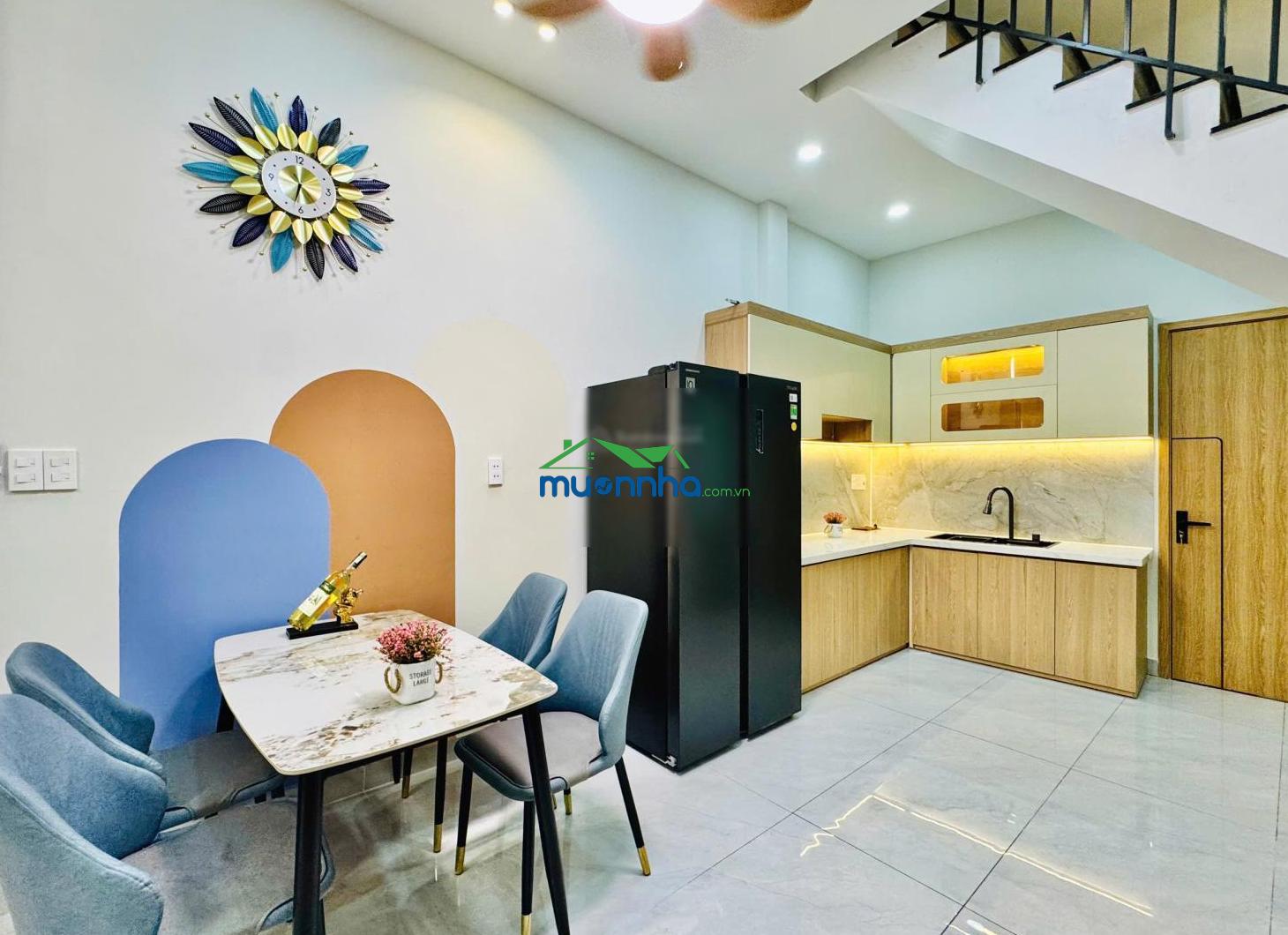 Cần tiền muốn bán nhà hẻm 4m nơ trang long. dt: 4x11.5m. trệt, 2 lầu. nhà mới full nội thất cao cấp