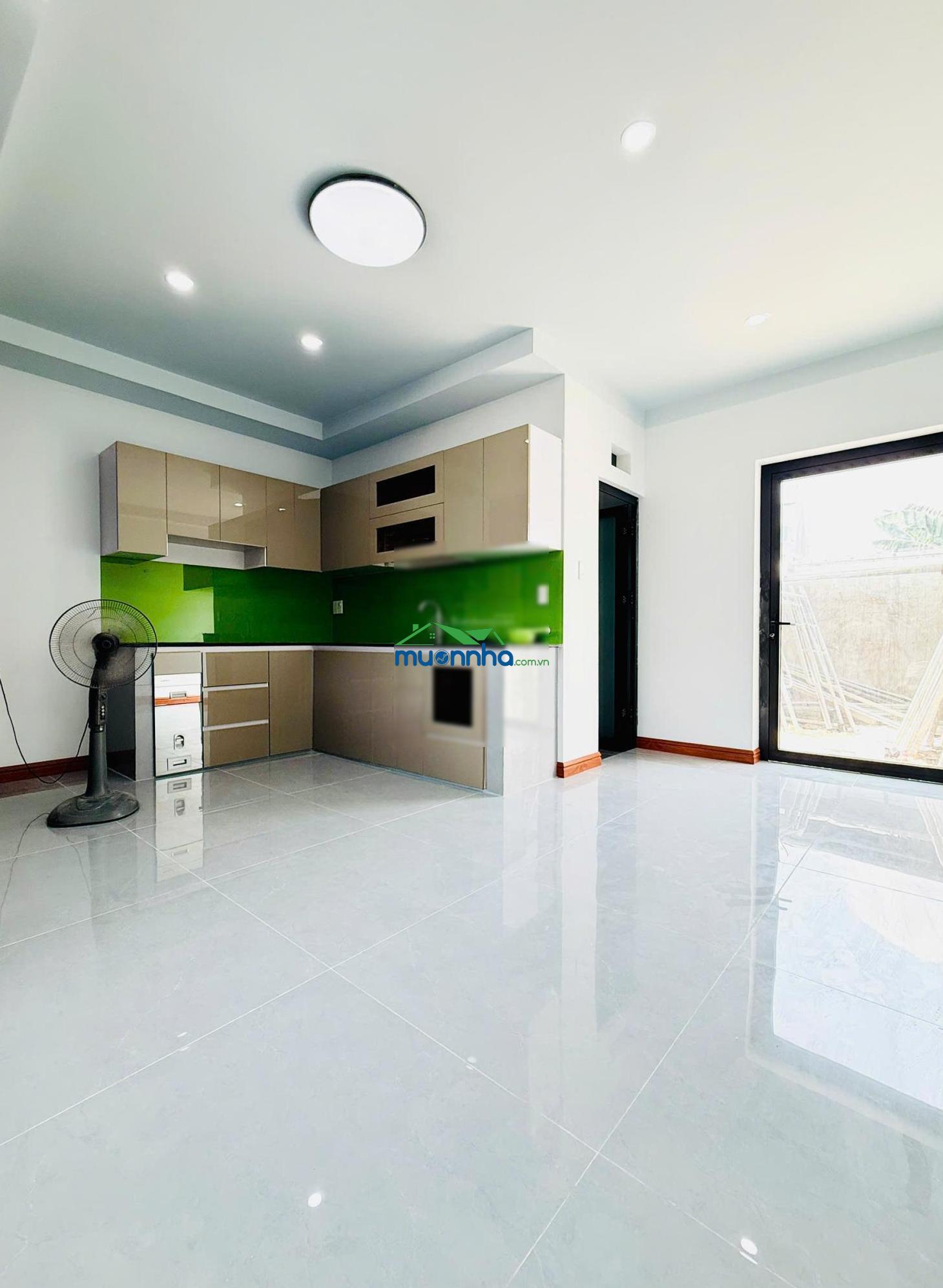 Bán nhà mới 3 tầng 100m2 hoàn công, ngang 5m, ô tô vào nhà, gần chợ gấu, giáp quận 12 - 3