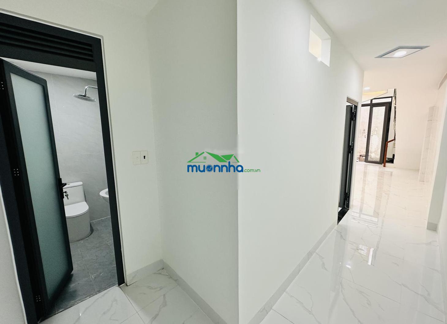 Nhà mới xây luỹ bán bích - hẻm lớn - 4,4x11,5m - 3 phòng ngủ - có pn dưới trệt cho người già - 4
