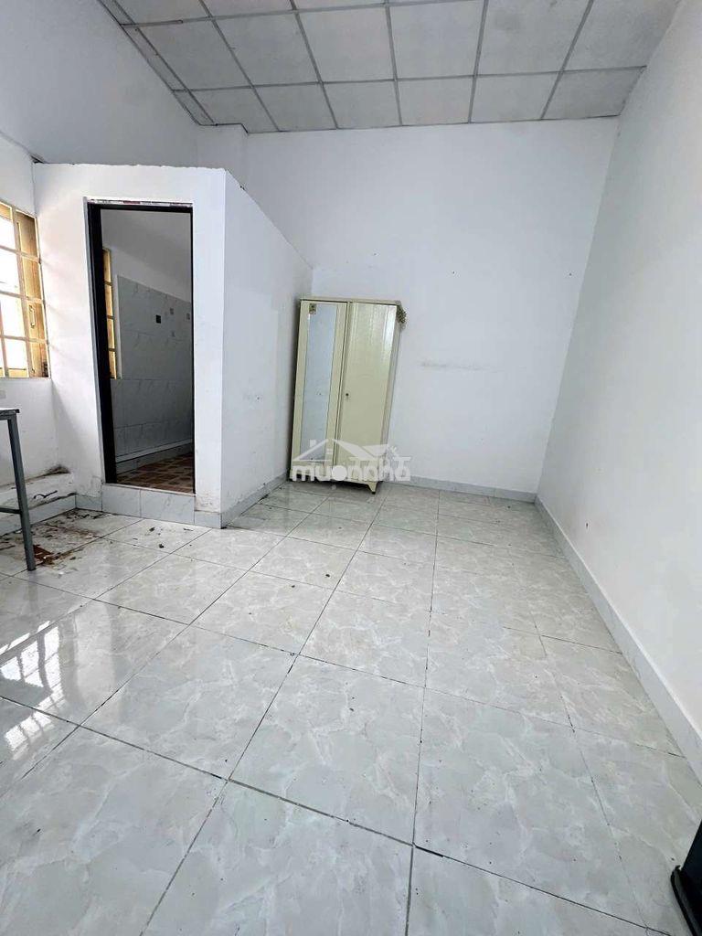 Phòng có máy lạnh giờ tự do gần ngã tư hậu giang nguyễn văn luông