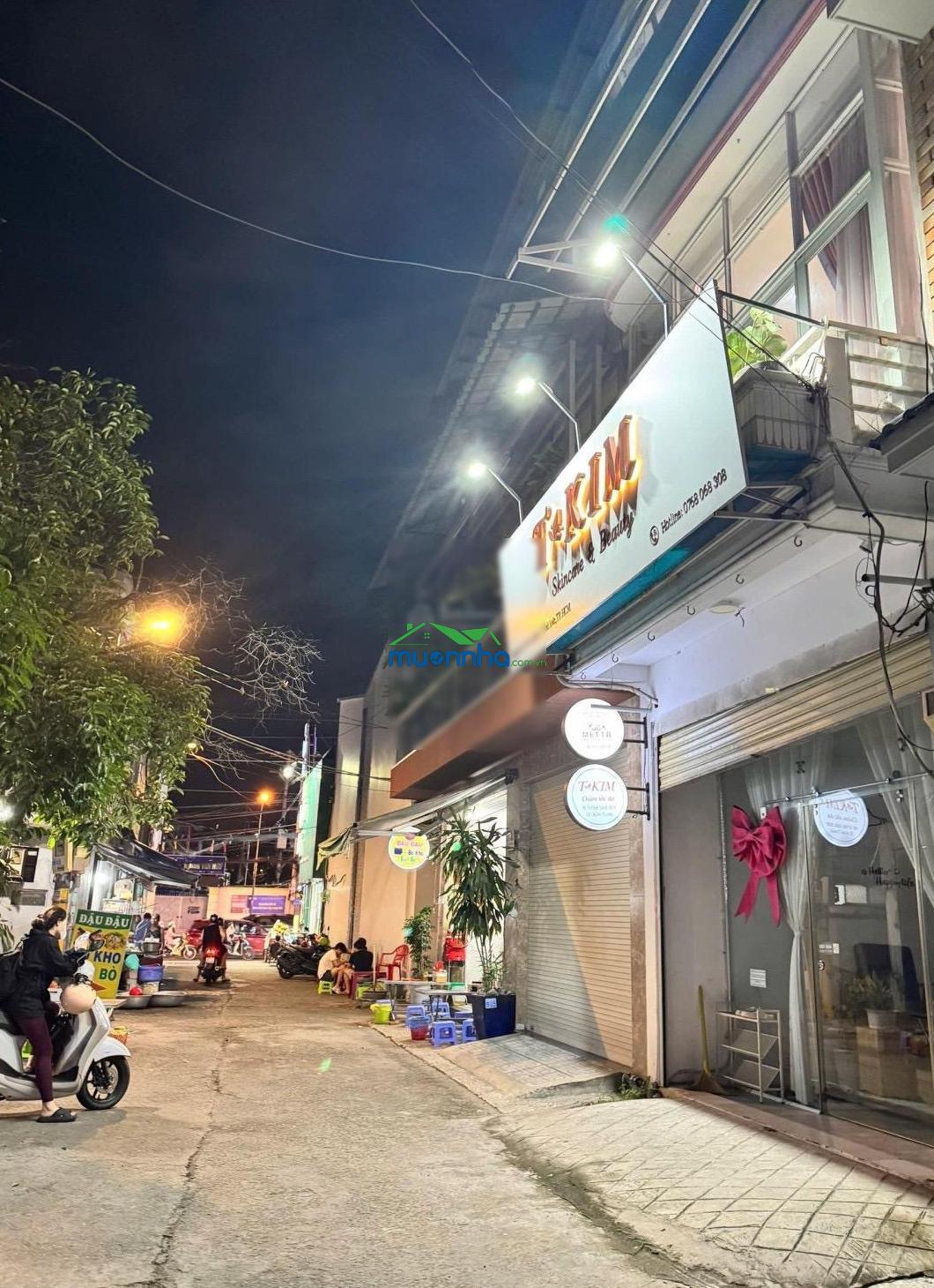 Nhanh mới kịp hàng ngon không đợi lâu. ngay trung tâm thủ đức. nhà 2 tầng đúc. hẻm xe hơi - 2