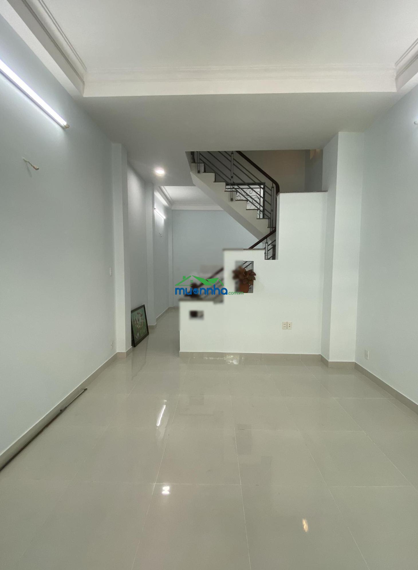 Hot! nhà hẻm xe hơi sẵn kết cấu ngay khu chợ vải phú thọ hòa vào là ở ngay
