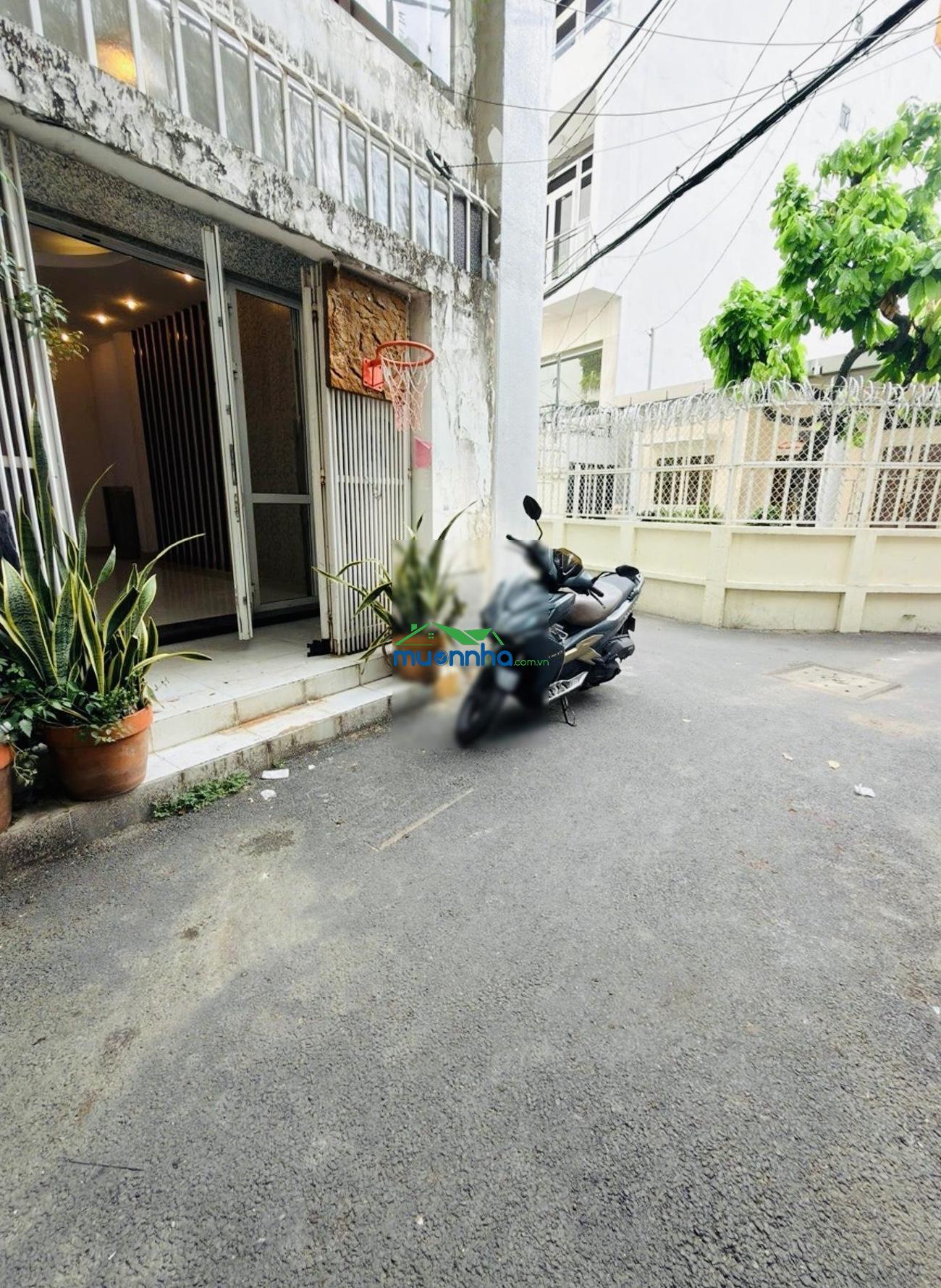 Cạnh hẻm xe hơi, 3 tầng có sân thượng, hoàn công đủ, 3pn, 3wc, sd: 100m2, gần lê quang định, nở hậu