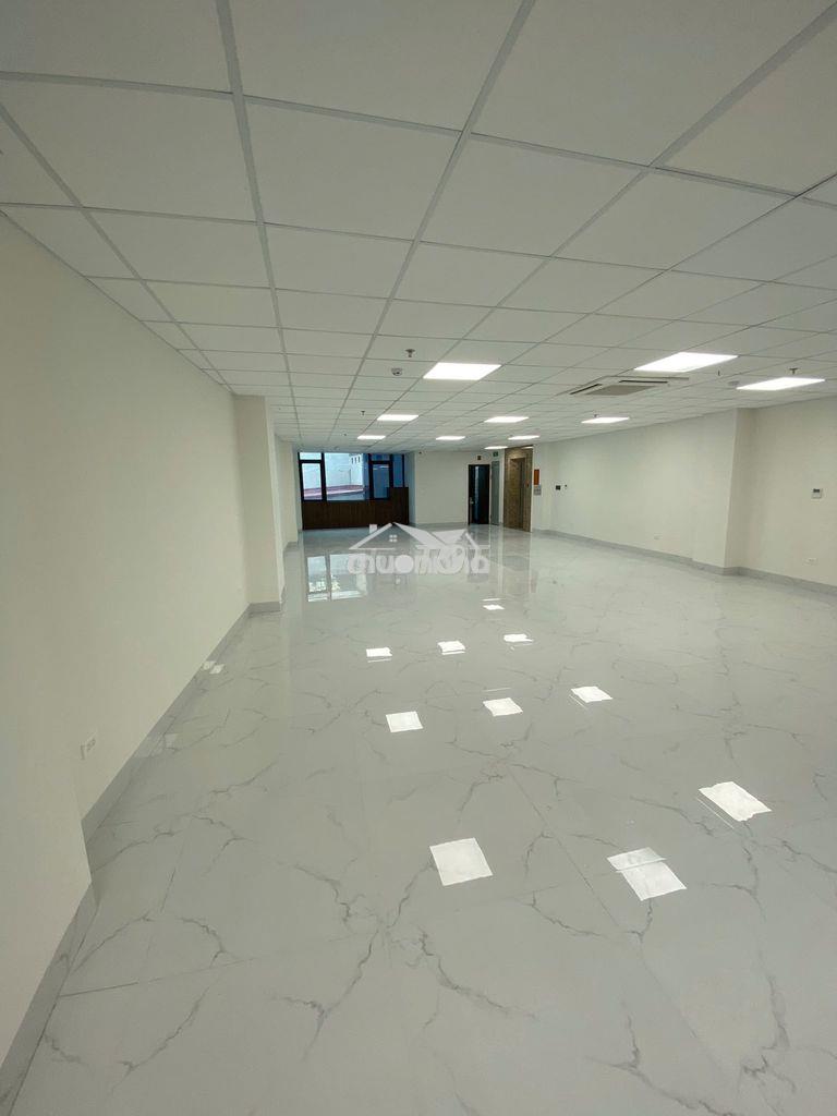 Cho thuê văn phòng mặt phố lạc long quân - hn| 130m2 /giá tốt hiếm có