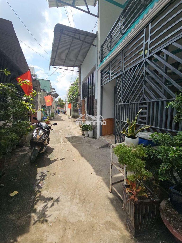 Nhà 1 trệt 1 lầu gần ngã tư miếu ông cù phường thái hòa tân uyên 990tr