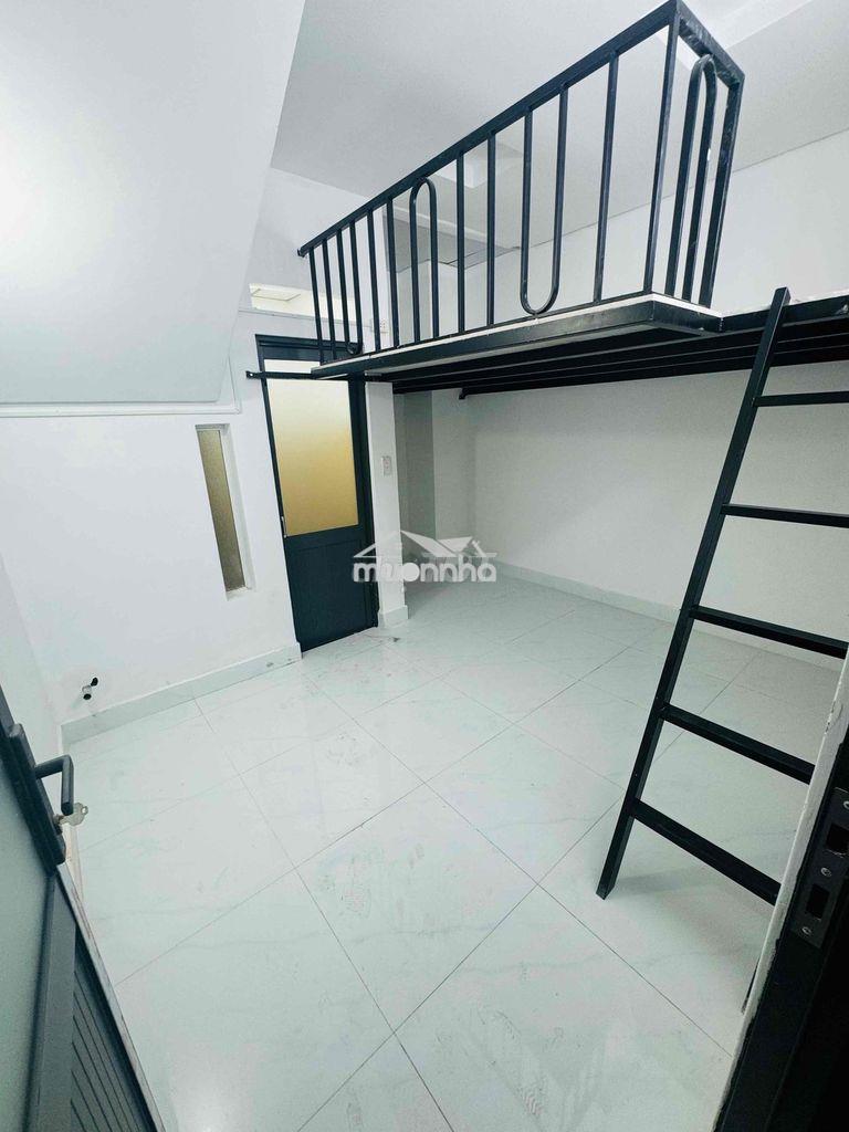 Chdv tên lửa trống ở ngay
