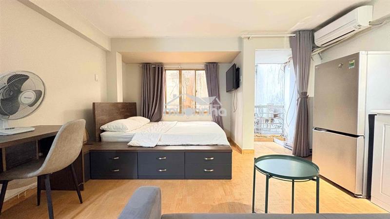 Chủ nhà cho thuê căn hộ studio vintage giữa lòng quận 1 chỉ tính điện