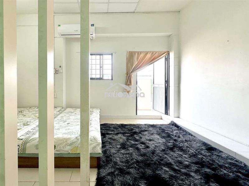 Căn hộ có bacol, full nội thất, còn mùi sơn, giáp quận 6, tân phú