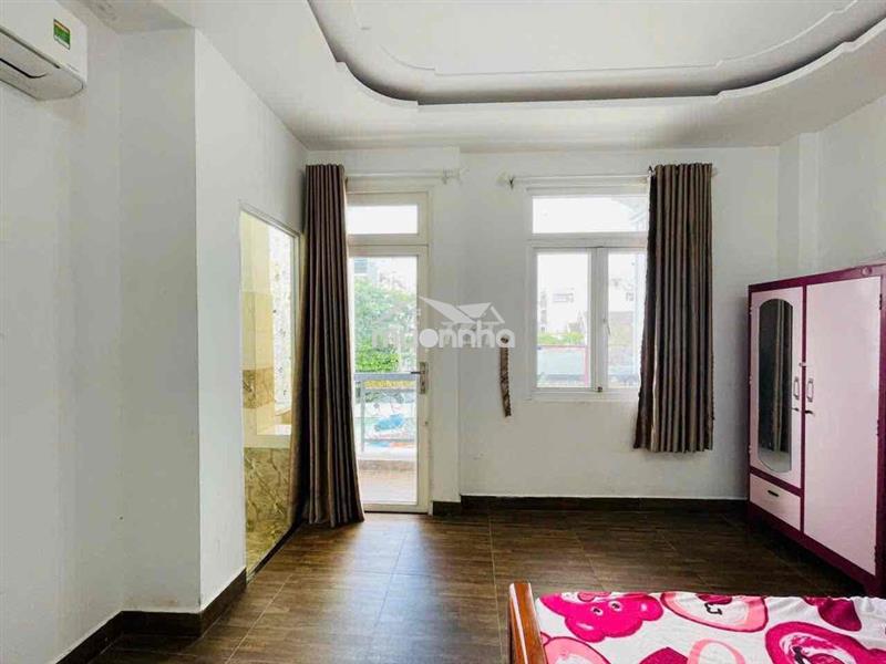 Phòng ban công thang máy lê văn thọ thông dg số 8
