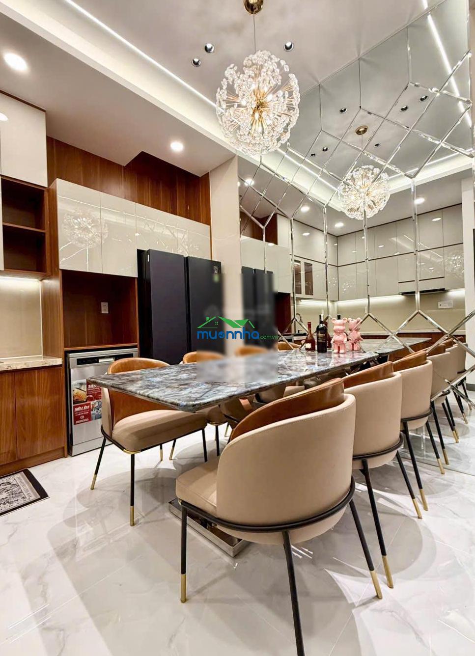 Phong cách luxury sang trọng! hxh huỳnh văn bánh, pn - 4,5x15m, 4 tầng thang máy. giá 18,5 tỷ - 4