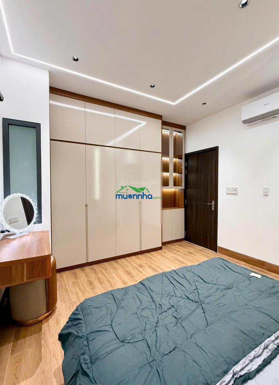 Phong cách luxury sang trọng! hxh huỳnh văn bánh, pn - 4,5x15m, 4 tầng thang máy. giá 18,5 tỷ - 2