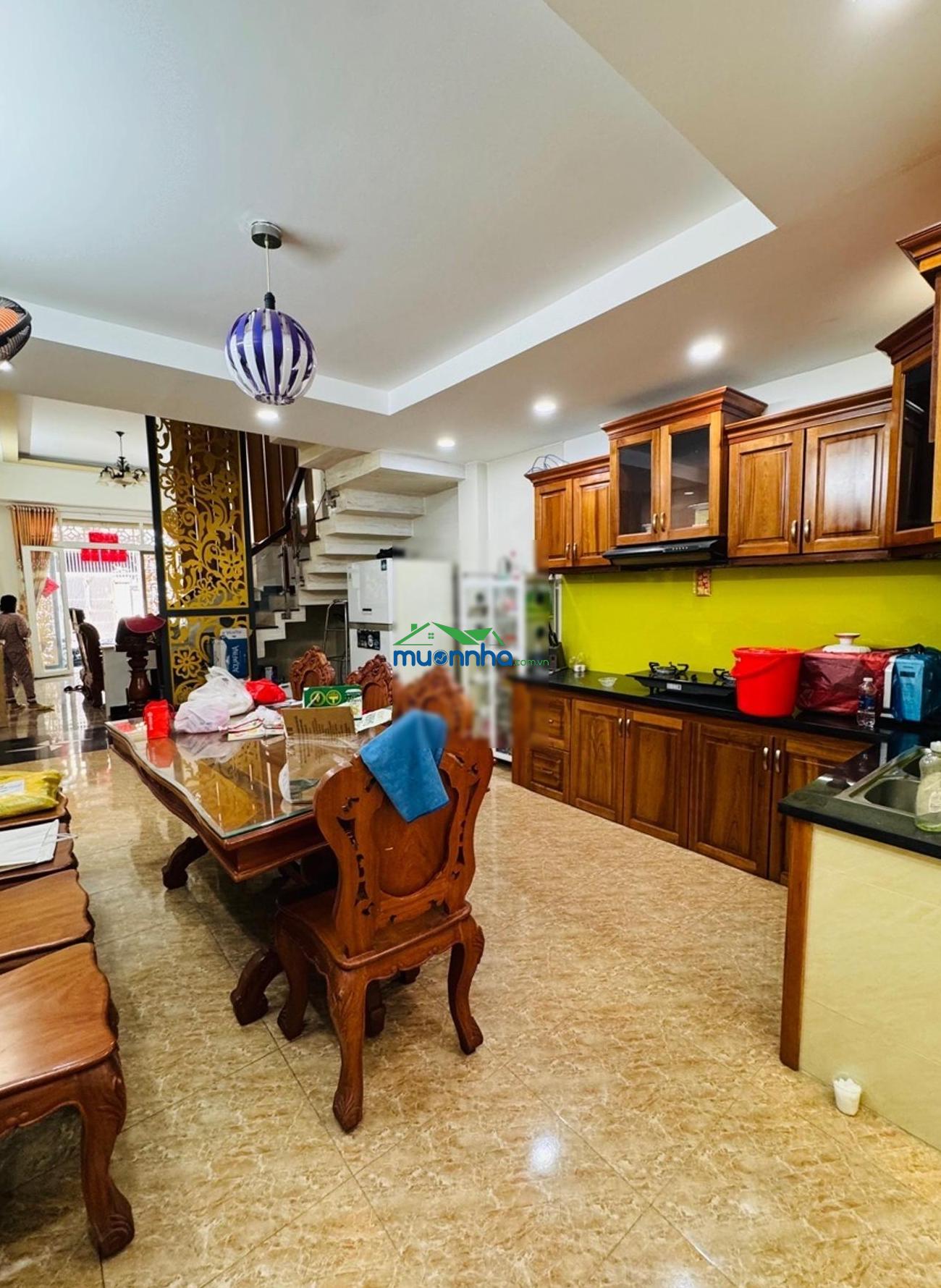 Vị trí đẹp cách mặt tiền 30m, hẻm 8m, xe hơi 7 chỗ ngủ trong nhà. 4 tầng, 4x17m - 4