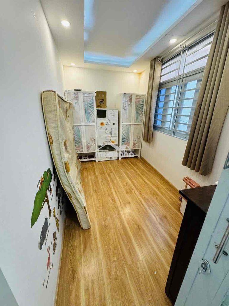 Nhà gần phan xích long - xe tải đậu sát nhà - 3 tầng - sổ hồng riêng
