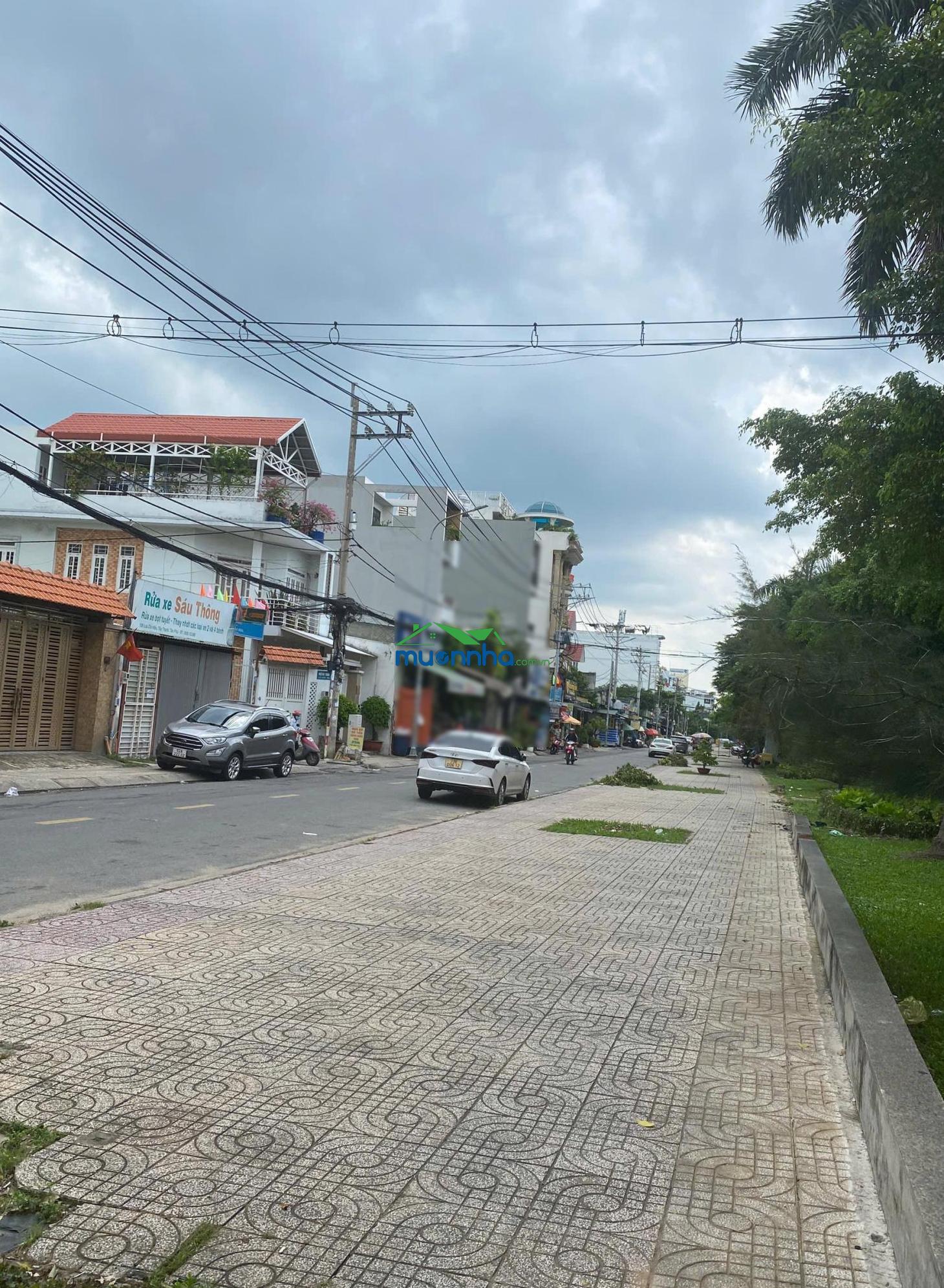Bán nhà lưu chí hiếu - dt: 4x14,5m, 4 tầng btct, hẻm xe hơi, ngay công viên. giá: 9tỷ2