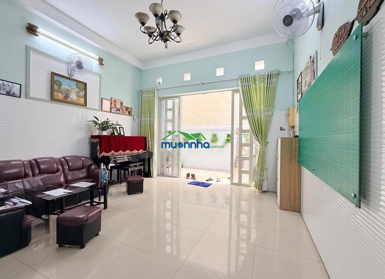 Giảm sốc 900t chỉ còn 4.4tỷ bán nhà 2 tầng 70m2 hẻm xe hơi thới an / quận 12