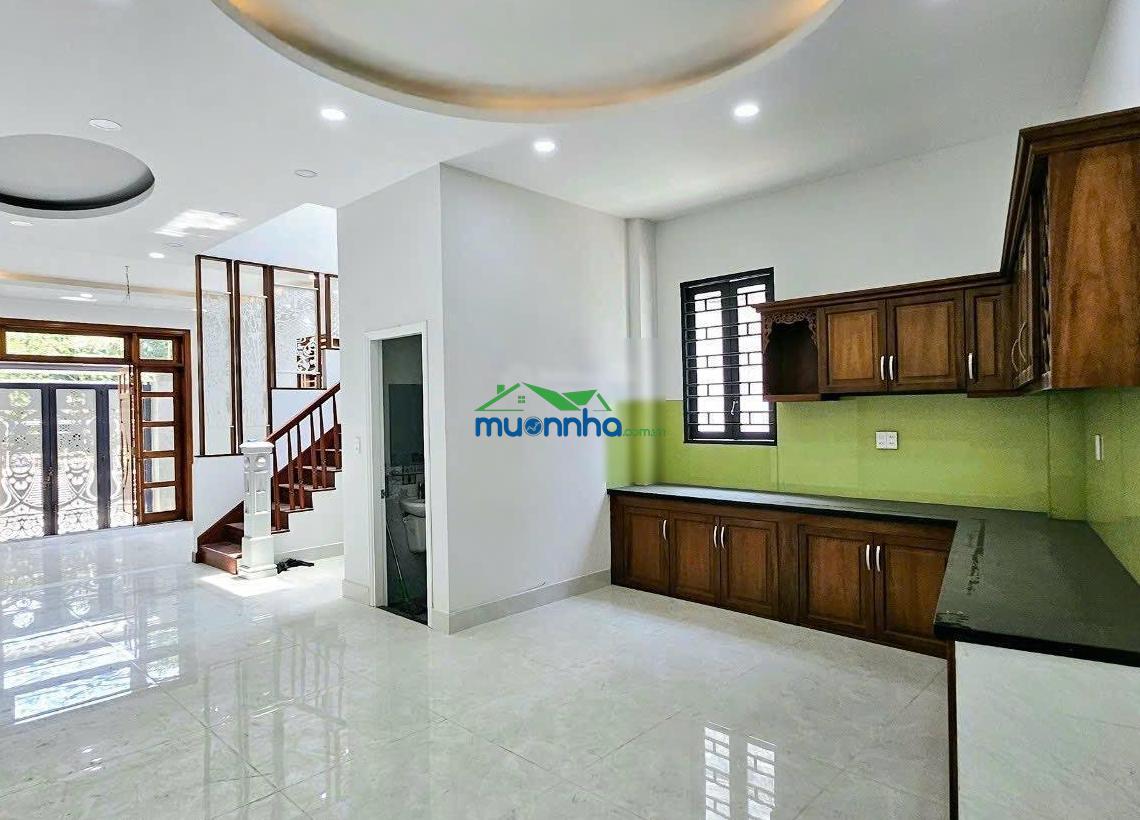 Kẹt tiền bán chdv sẵn hđ thuê - dt rộng - vào kinh doanh ngay - chỉ hơn 6tỷ - 2