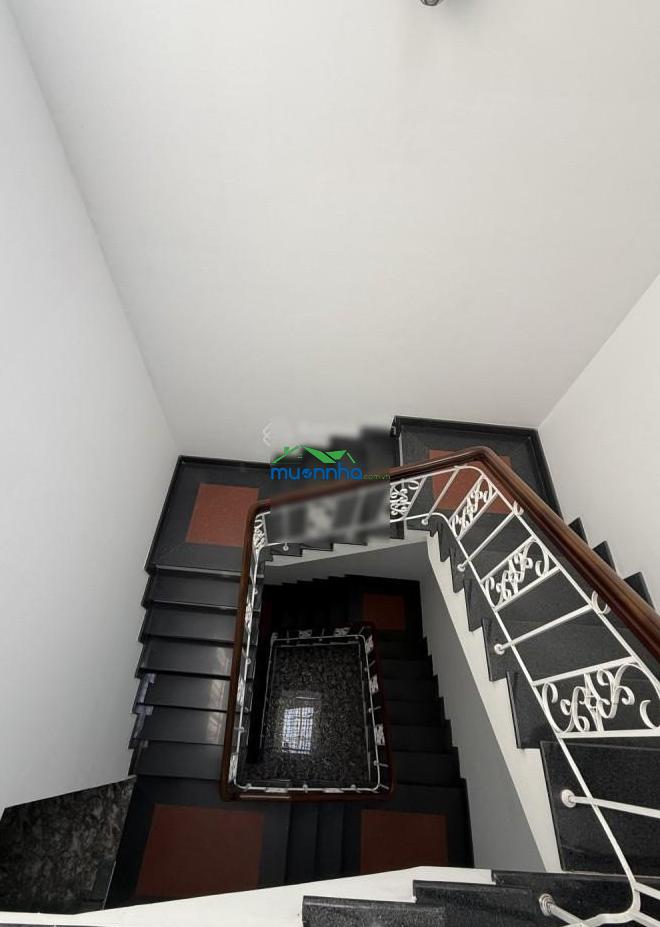 Mặt tiền kinh doanh, trước nhà 10m, dt 185m2, nguyễn trãi quận 1 - 4