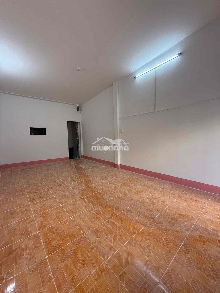 Còn phòng sát quận 1, giá thuê 2200k - 3