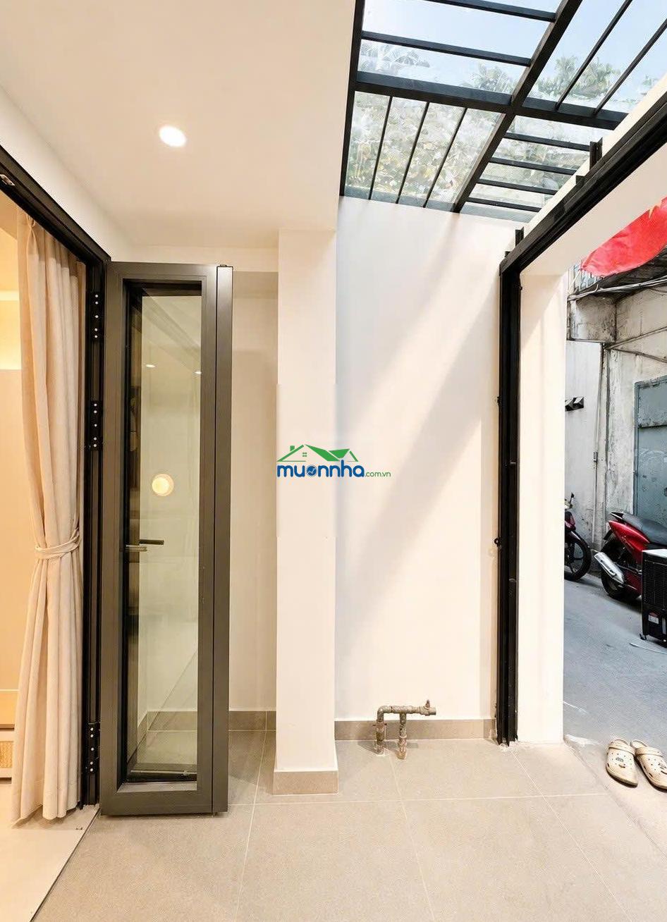 Nhà đẹp gần khu phan xích long 3 tầng đúc tặng full nội thất 30m2 - 3pn - 3wc - 4