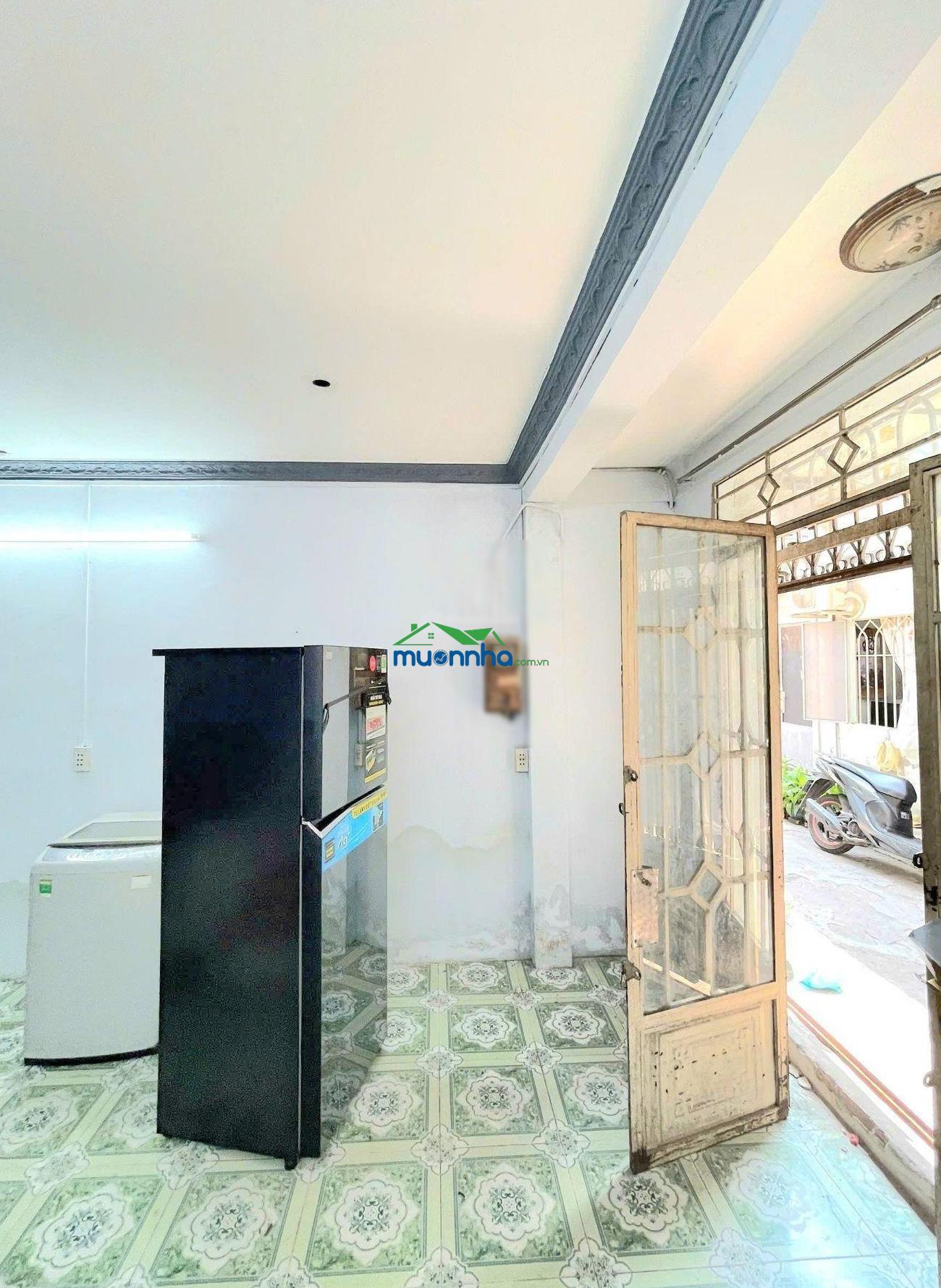 Nhà cũ 2 tầng. 4 phòng. 5,5x10m. chỉ 4tỷ4. đường lê văn lương. p tân hưng. quận7. ngay lotte. bán
