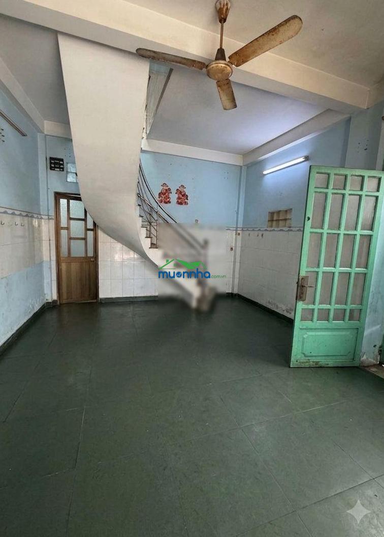 Chỉ 4 tỷ hẻm ô tô 5m cách mặt tiền 1 căn gia phú, q6 -(5m x 8m)- 2 tầng -2pn, 2wc,
