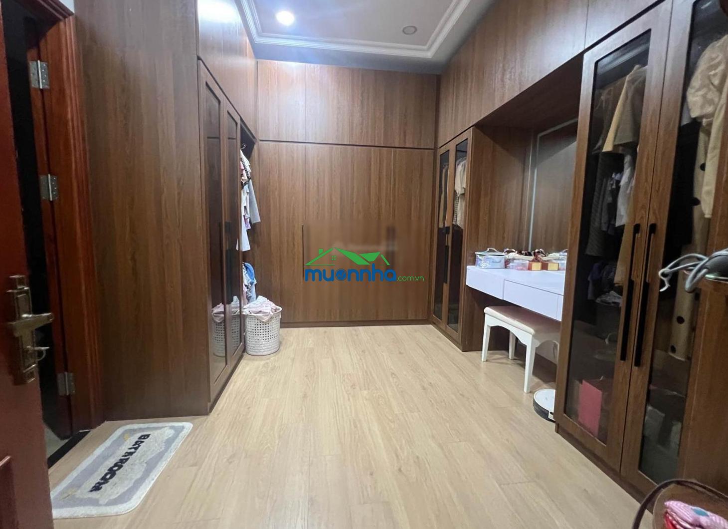 Bán nhà vip - xe hơi đậu cửa - kdc hồng long - sát trường đại học - 1 trệt 1 lầu