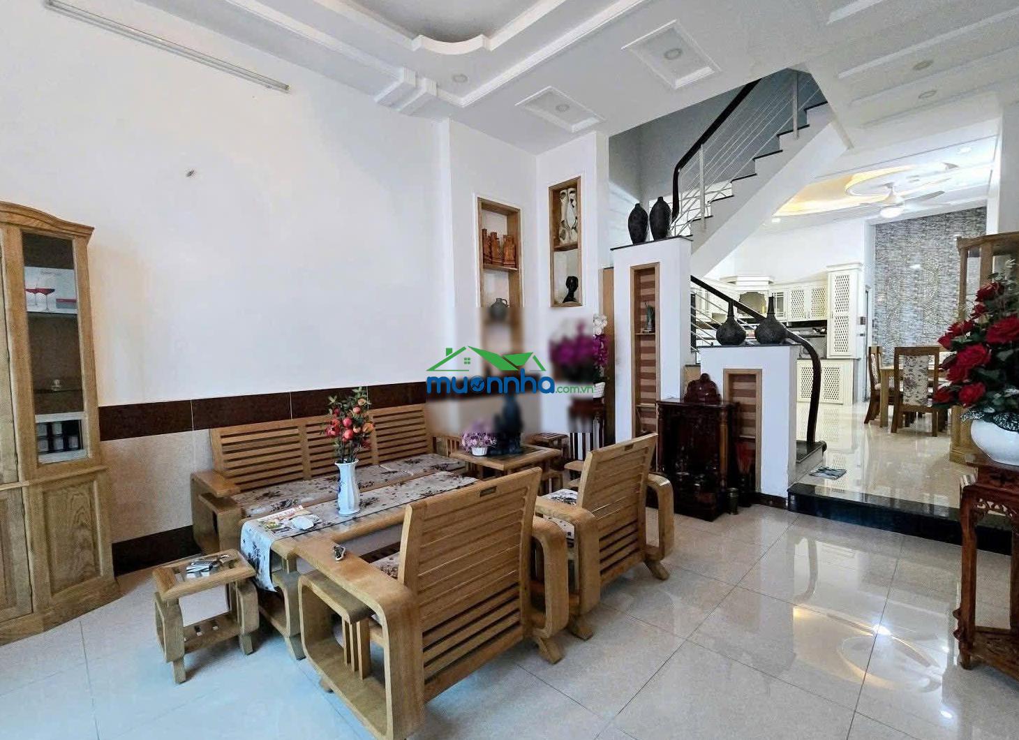 Bán nhà 3 tầng ngay phố ẩm thực man thiện