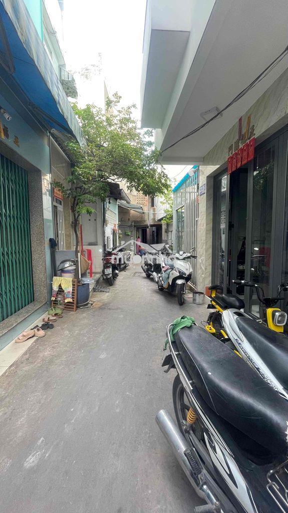 4 tầng-có sân thượng-2 phòng-gần chợ