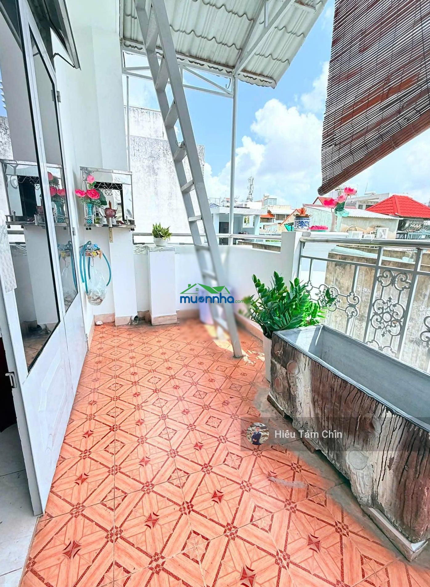Nhà rất to rộng, 5.1m x 12m x 3 tầng + mái đúc, khu bàu cát, đồng đen