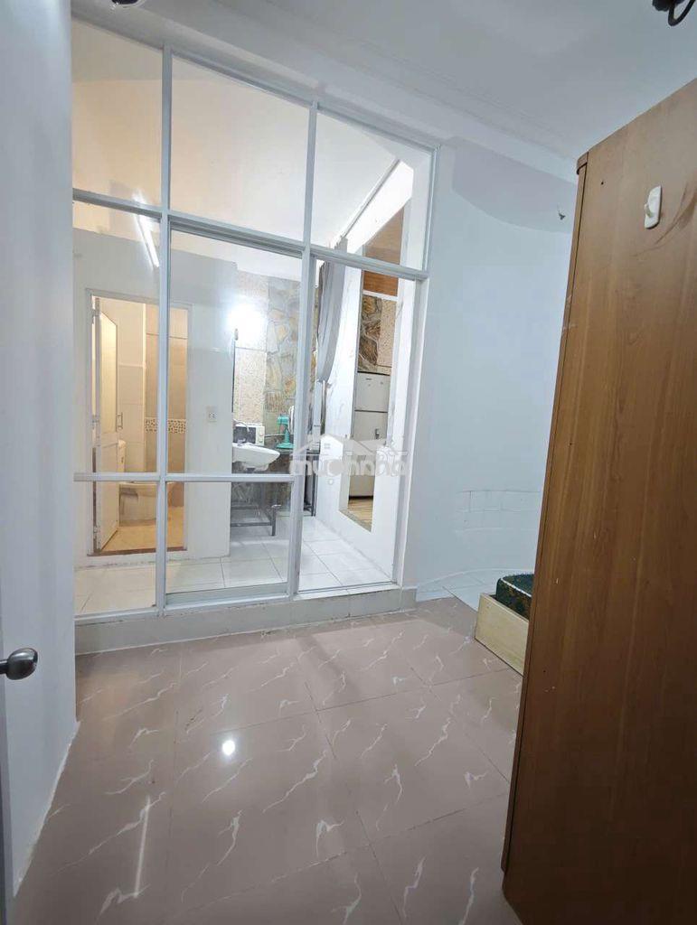 Căn hộ 2pn lầu 1 full nội thất gần sân bay