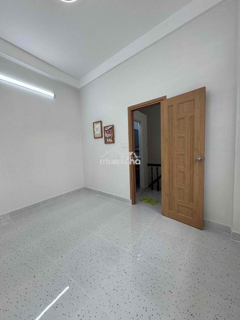 Chính chủ bán gấp nhà mới lạc long quân,tân bình,dtsd 60m2, chỉ 4.1 tỷ - 3