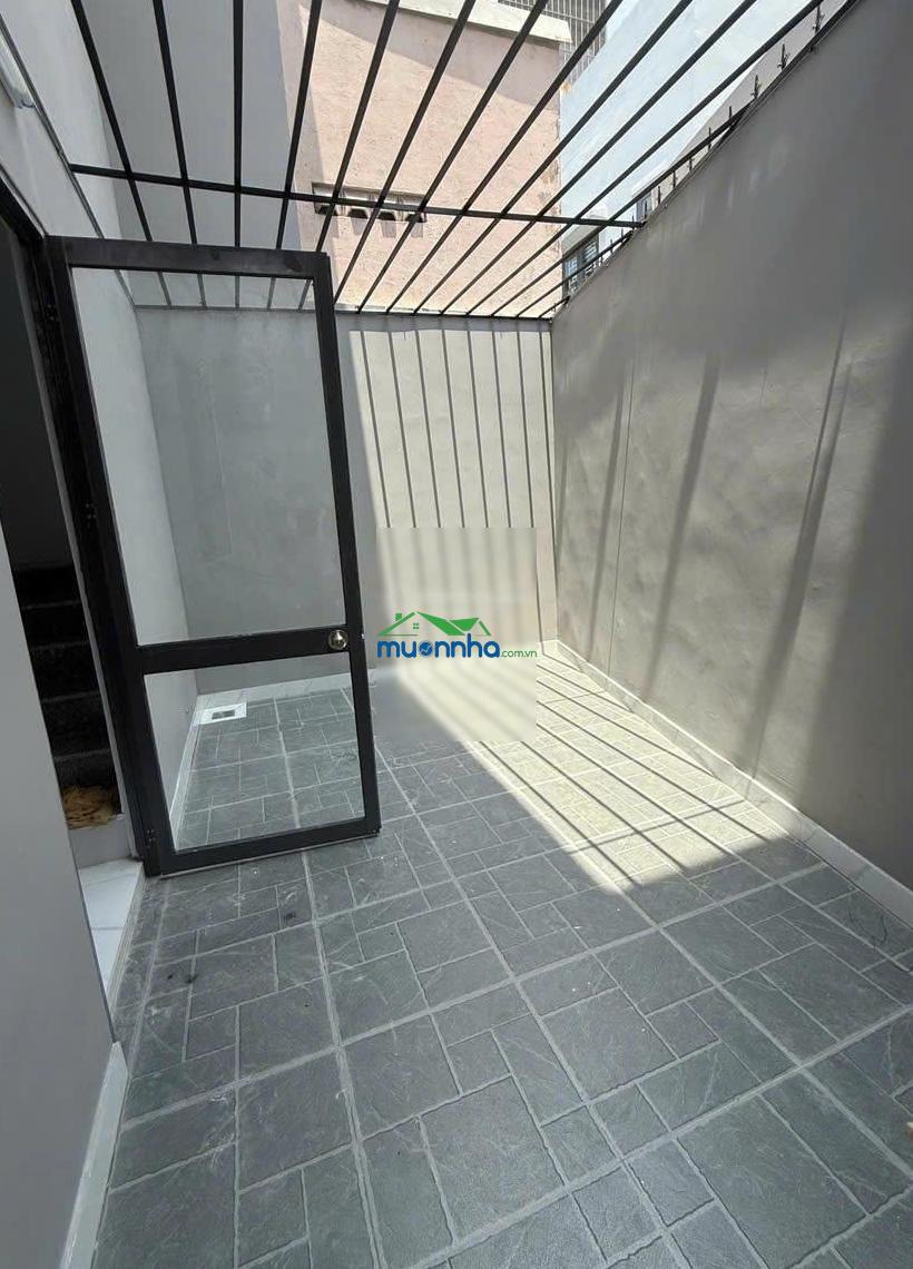 Diện tích: 90m2 (5m x 18m), diện tích xây dựng 5m x 14,45m, có gác lửng 4,9m x 8,3m - 2