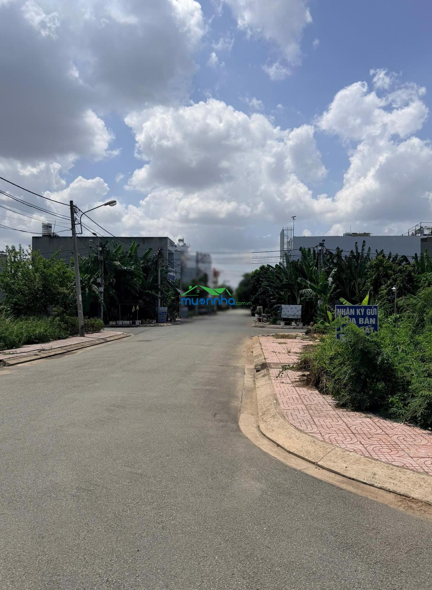 Bán nhà gần chợ long phước và kí túc xá đại học luật cs3
