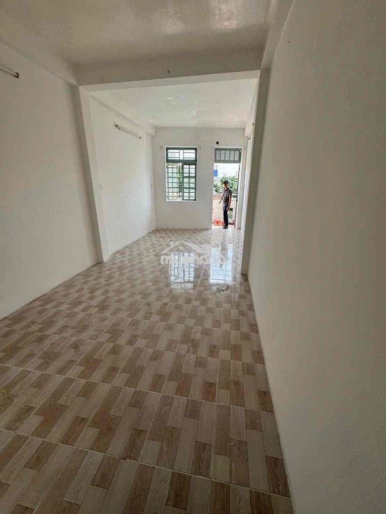 Cho thuê nhà 15 triệu chính chủ hướng đông bắc : nhà bề ngang 3m5 và b - 3