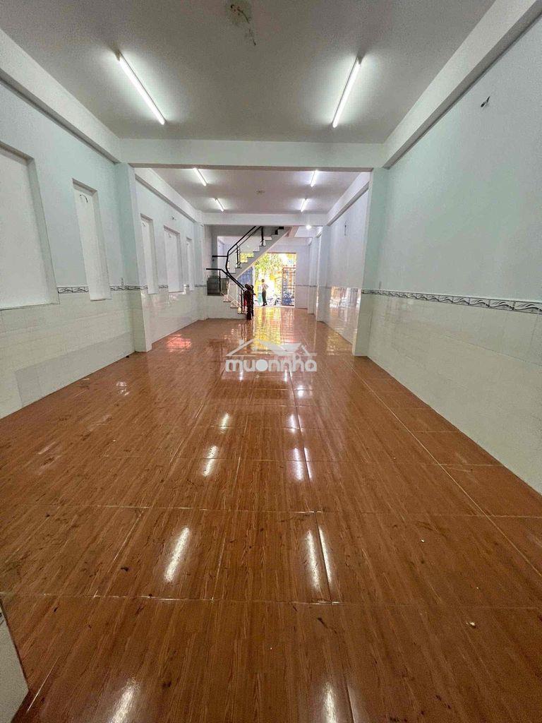 Cho thuê nhà h8m khu bàu cát tân bình. dt: 4m7 x 20m 3 tầng giá 26tr - 2