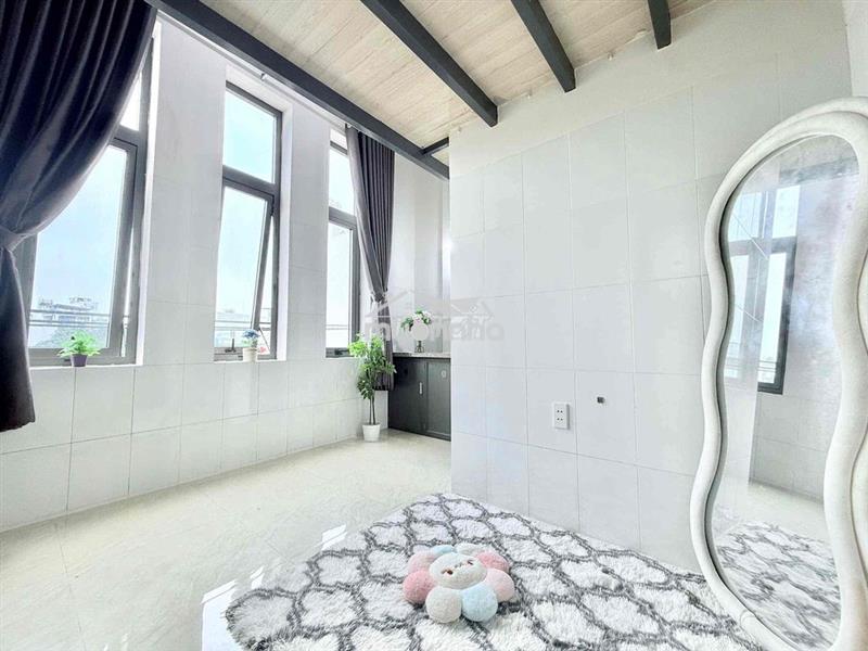 Phòng có gác cửa sổ trời siêu thoáng ngay sân vận động phú thọ