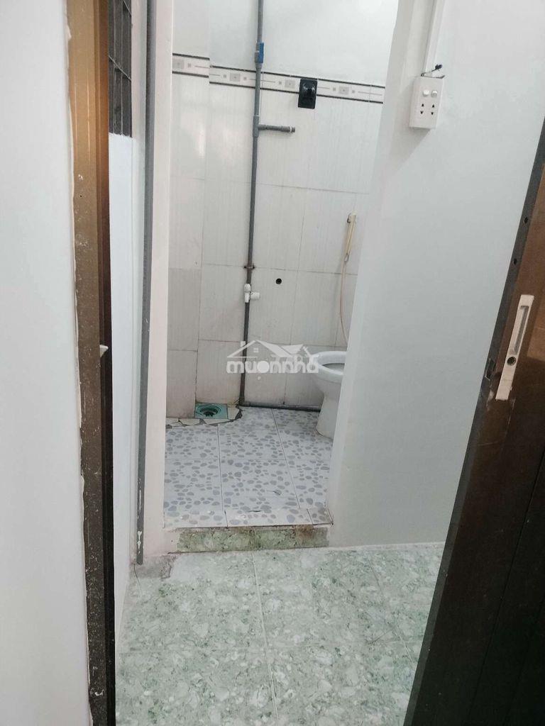 Cho nữ thuê ( bao điện nước ) phong mới sơn sửa lại siu rộng rãi