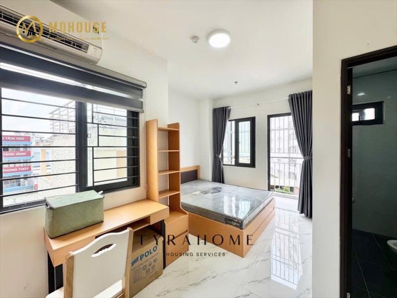 Studio ban công, thang máy, hầm xe gần phố ẩm thực phan xích long, cầu bông quận 1