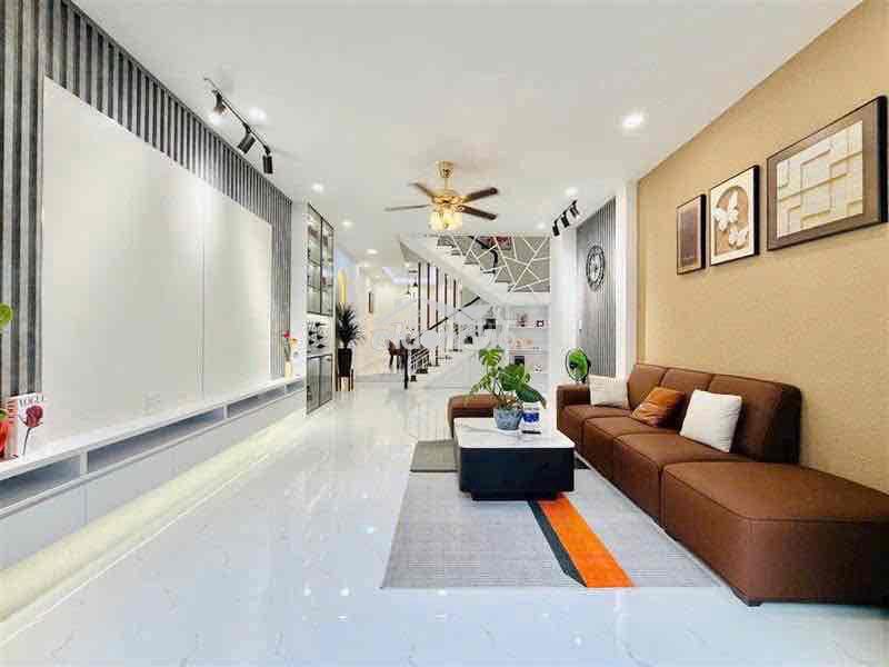 Nhà full nội thất mới 4,5*16m 4tầng 4pn hxh phạm văn chiêu