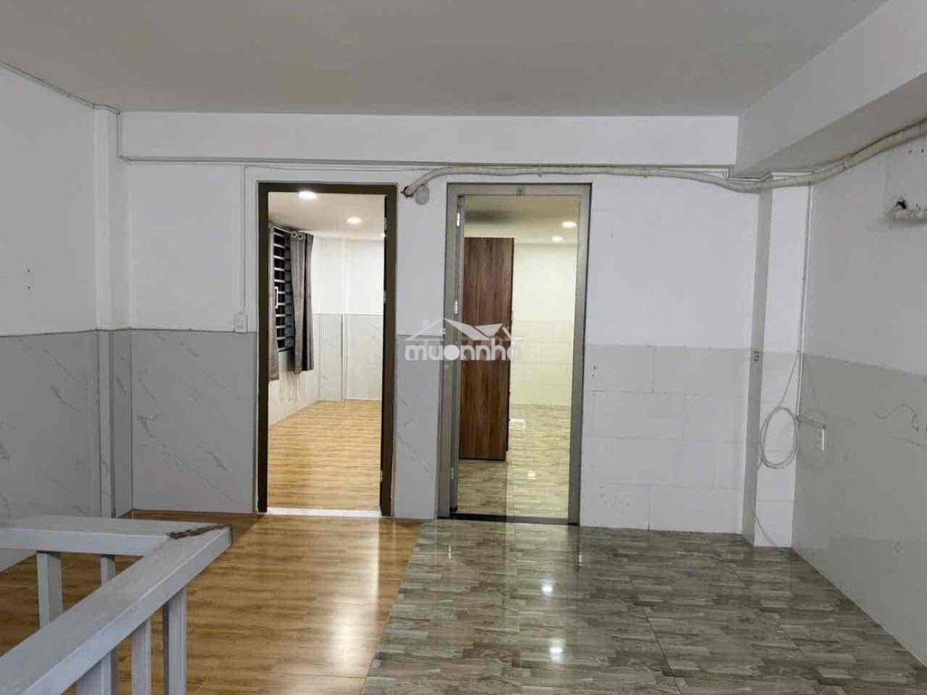 Nhà nguyên căn 1 trệt 1 lầu 2 phòng ngủ gần nhiều trường đại học lớn - 2